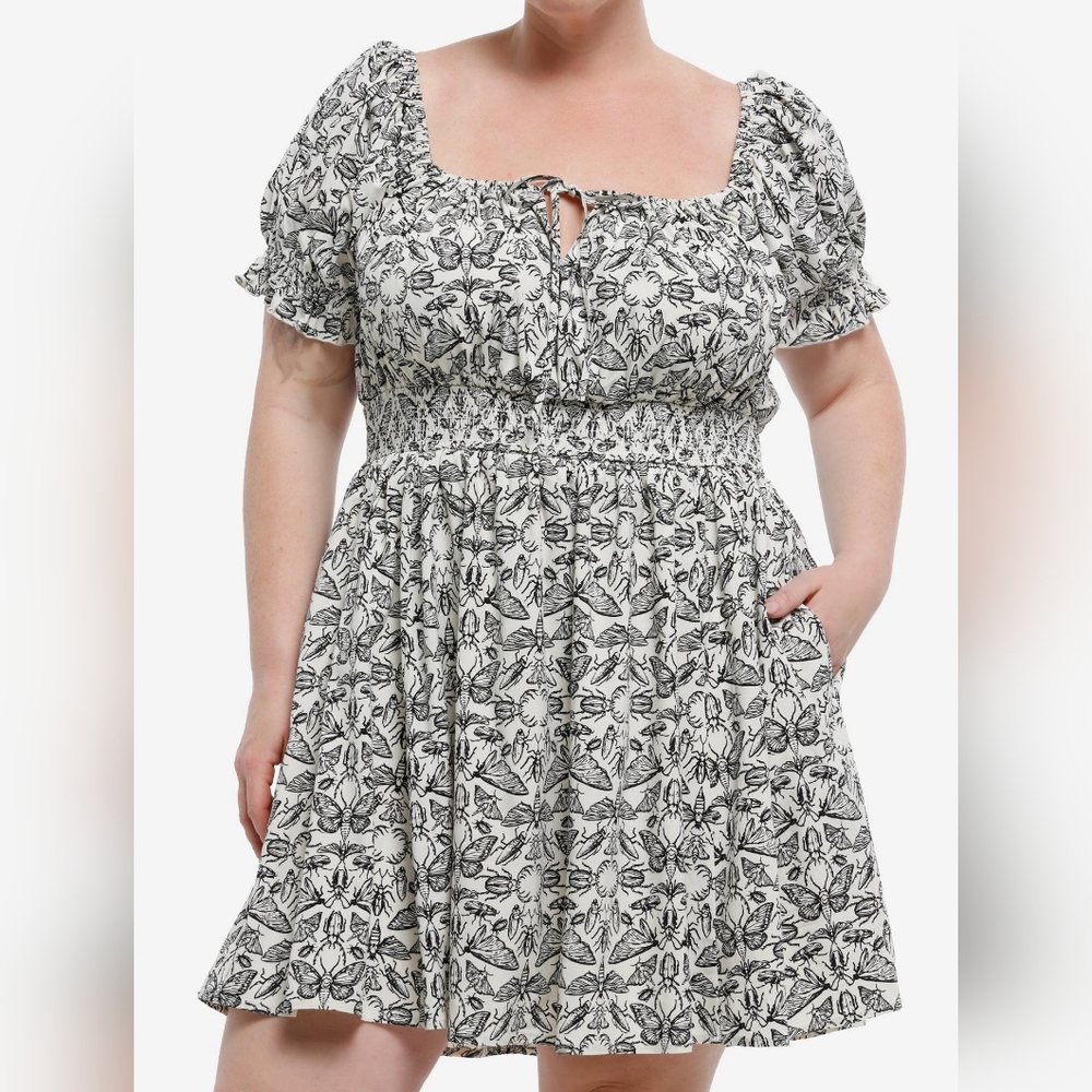 Plus Smocked Square Neck Floral Mini Dress — Black & White - Picture 2 of 11